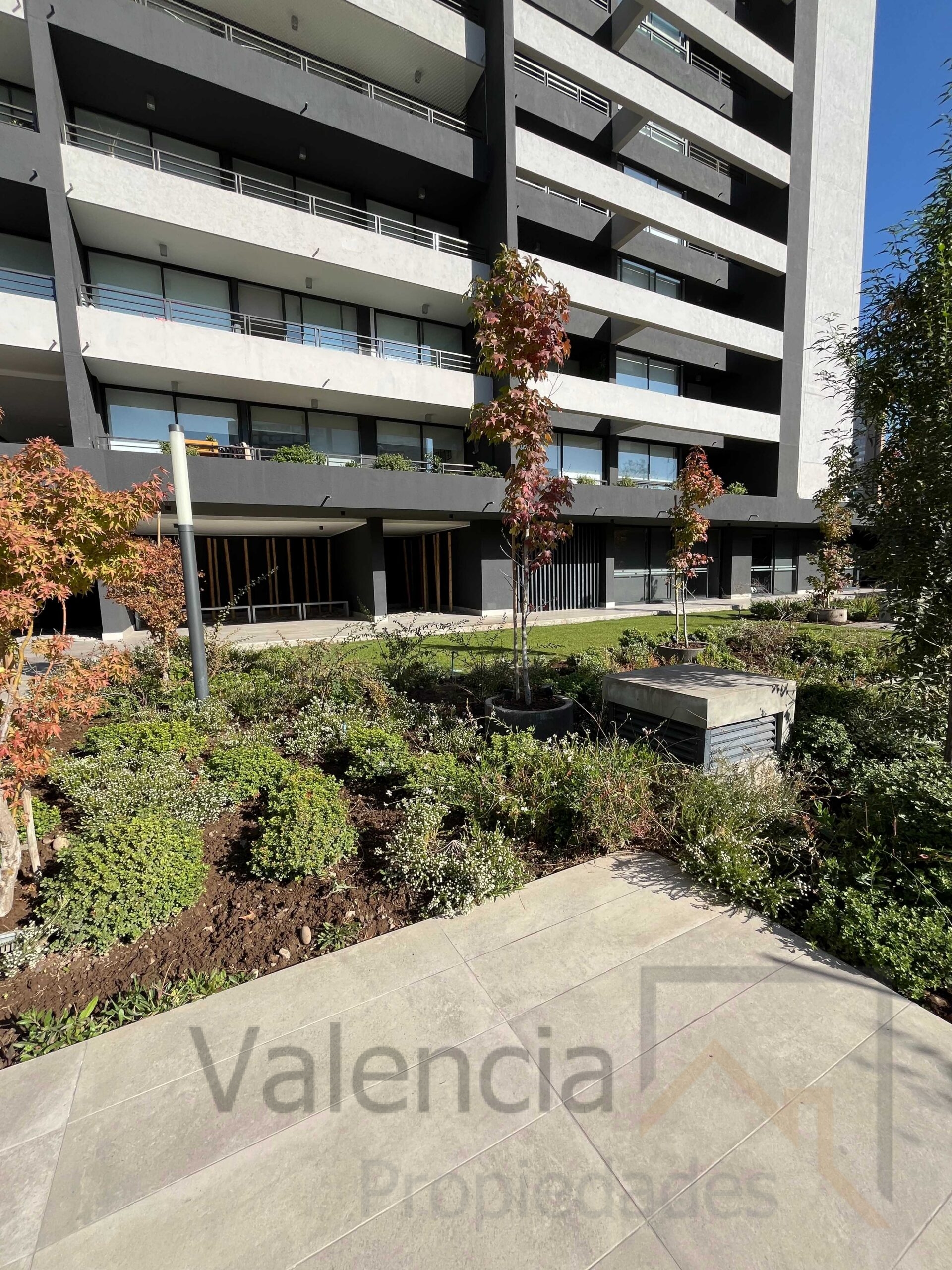 Moderno Depto 2D+1B y Cortinas Instaladas (133103)